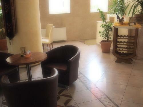 Hotel B�l� R??e