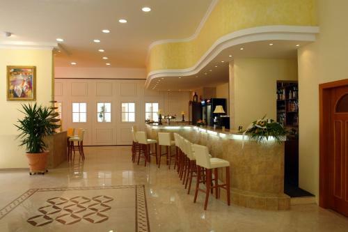 Hotel B�l� R??e