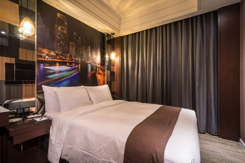 Moving Star Hotel