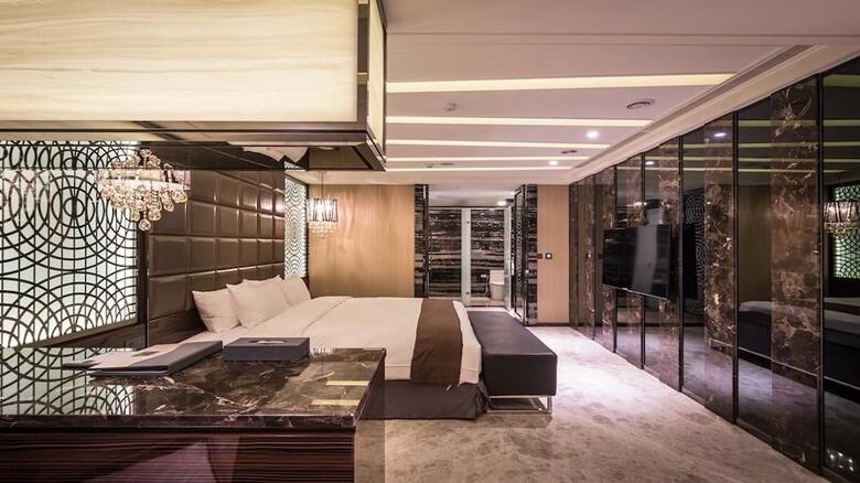 Moving Star Hotel