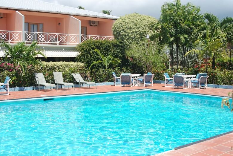 Hotel Rovanel's Resort And Conference Centre