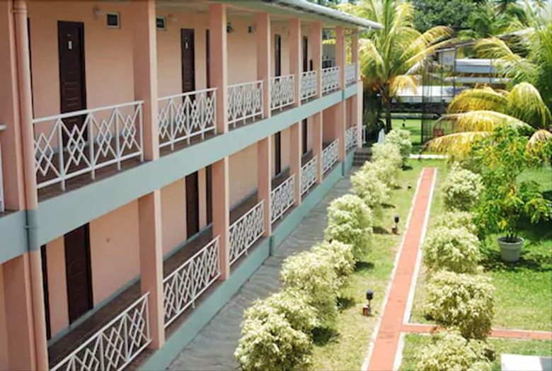 Hotel Rovanel's Resort And Conference Centre