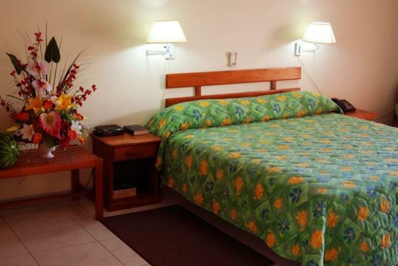 Hotel Rovanel's Resort And Conference Centre