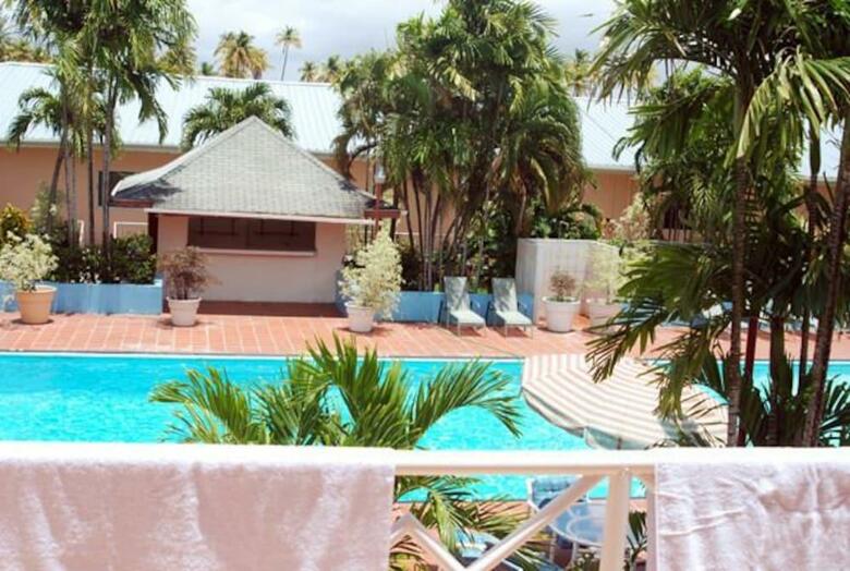 Hotel Rovanel's Resort And Conference Centre