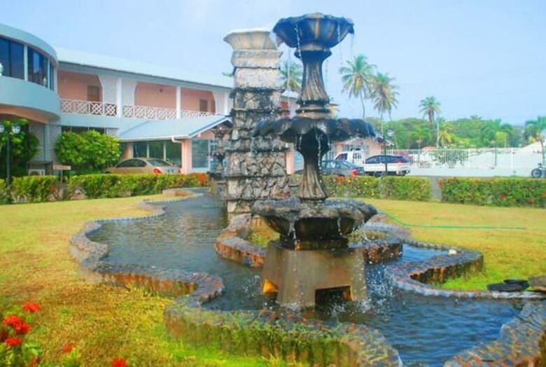 Hotel Rovanel's Resort And Conference Centre