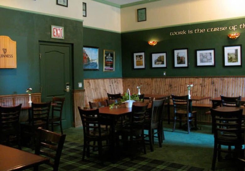County Clare Irish Hotel & Pub