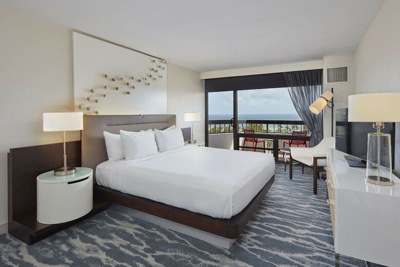 Hotel Waterstone Resort & Marina Boca, Curio Collection By Hilton