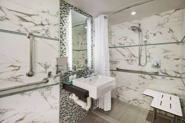 Hotel Waterstone Resort & Marina Boca, Curio Collection By Hilton