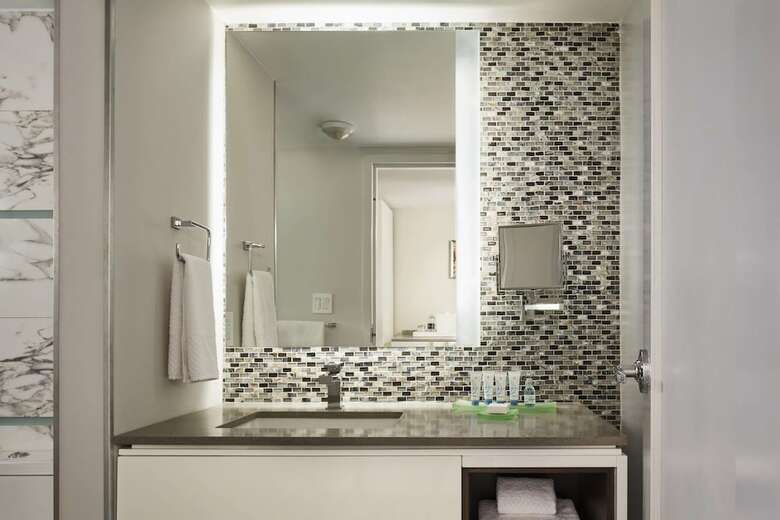 Hotel Waterstone Resort & Marina Boca, Curio Collection By Hilton
