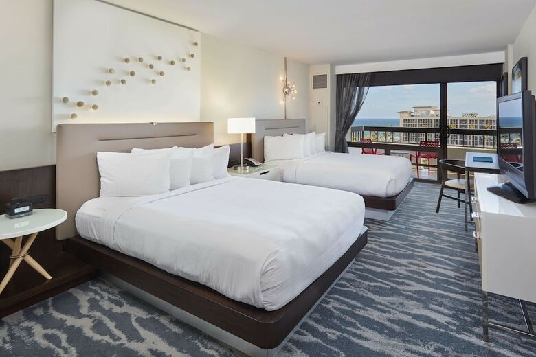 Hotel Waterstone Resort & Marina Boca, Curio Collection By Hilton