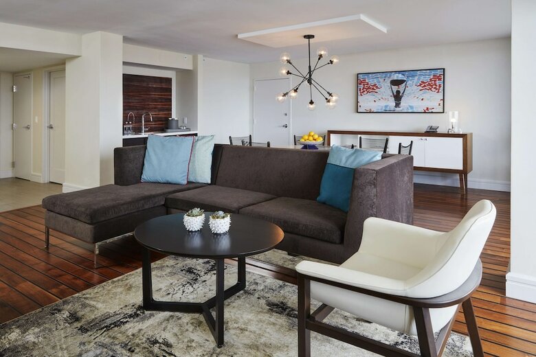 Hotel Waterstone Resort & Marina Boca, Curio Collection By Hilton