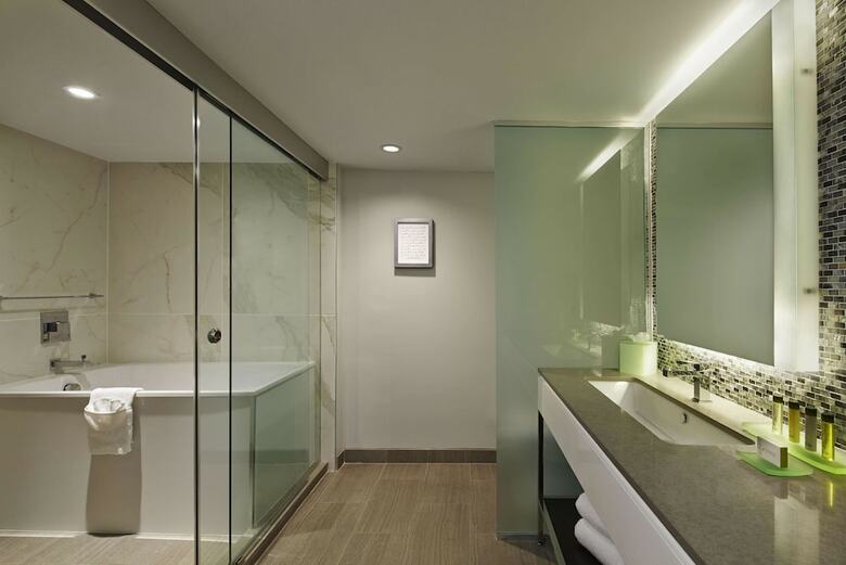Hotel Waterstone Resort & Marina Boca, Curio Collection By Hilton