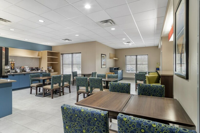 Hotel Comfort Inn & Suites