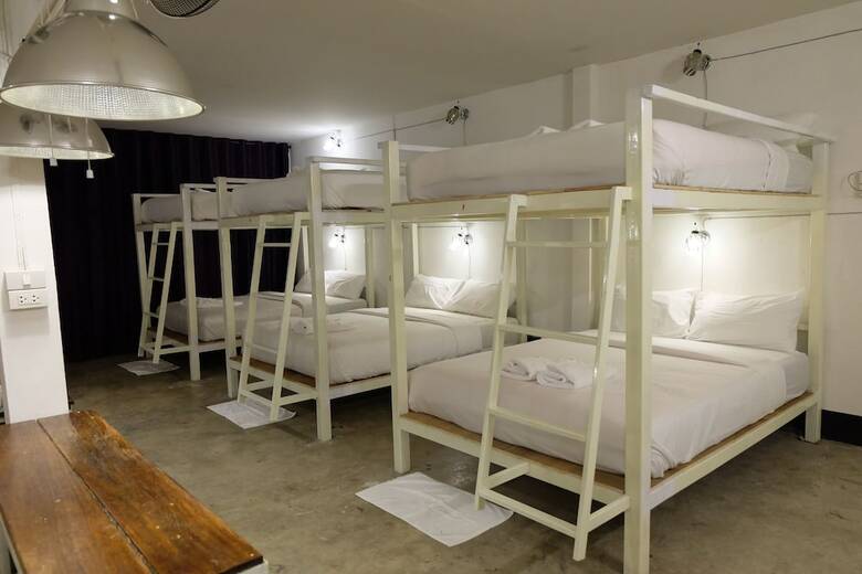 Hostal Pai Hostelle - Caters To Women