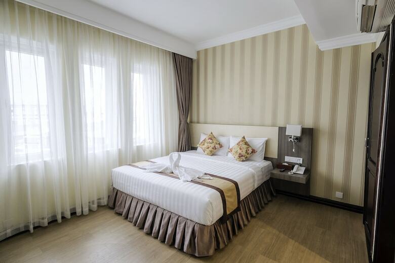 Paradise Hotel