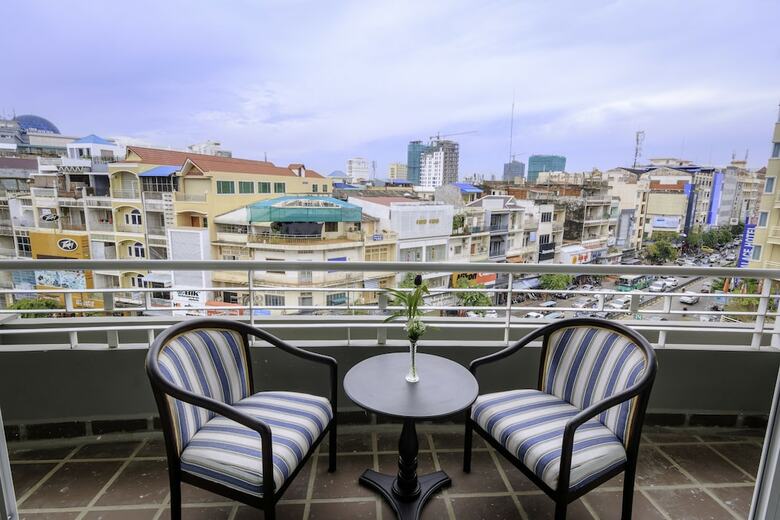 Paradise Hotel