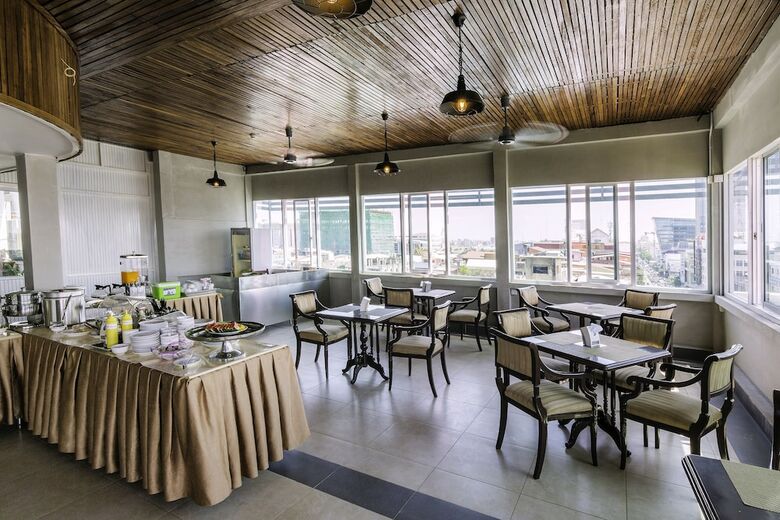 Paradise Hotel
