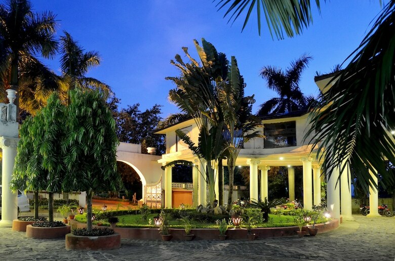 Hotel Regenta Camellia Resort & Spa