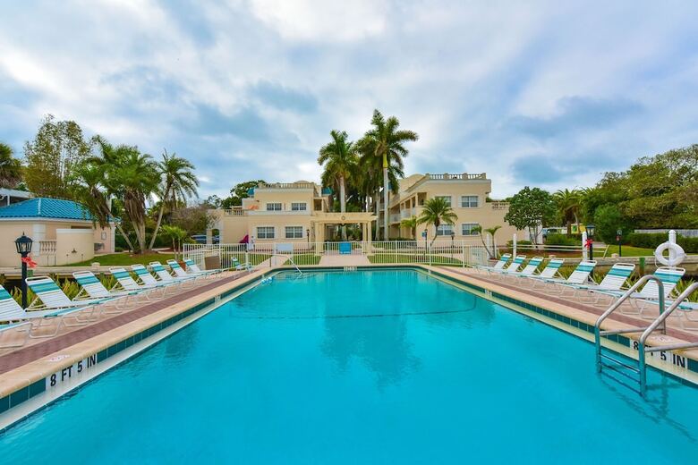 Palm Bay Club By Beachside Management