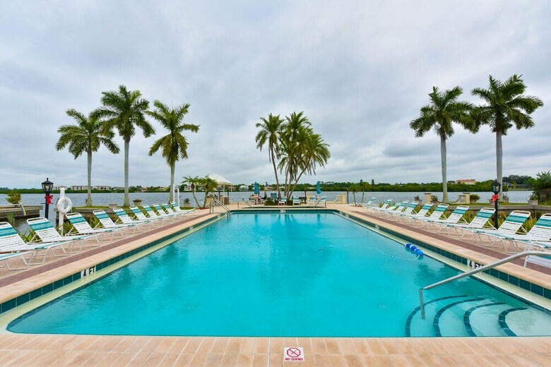Palm Bay Club By Beachside Management