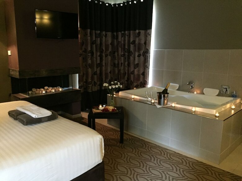 Hotel Spa Suites At Raven