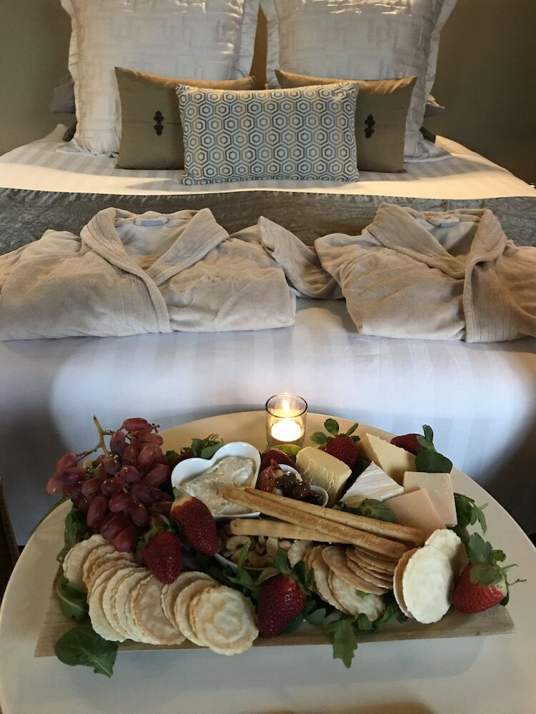Hotel Spa Suites At Raven