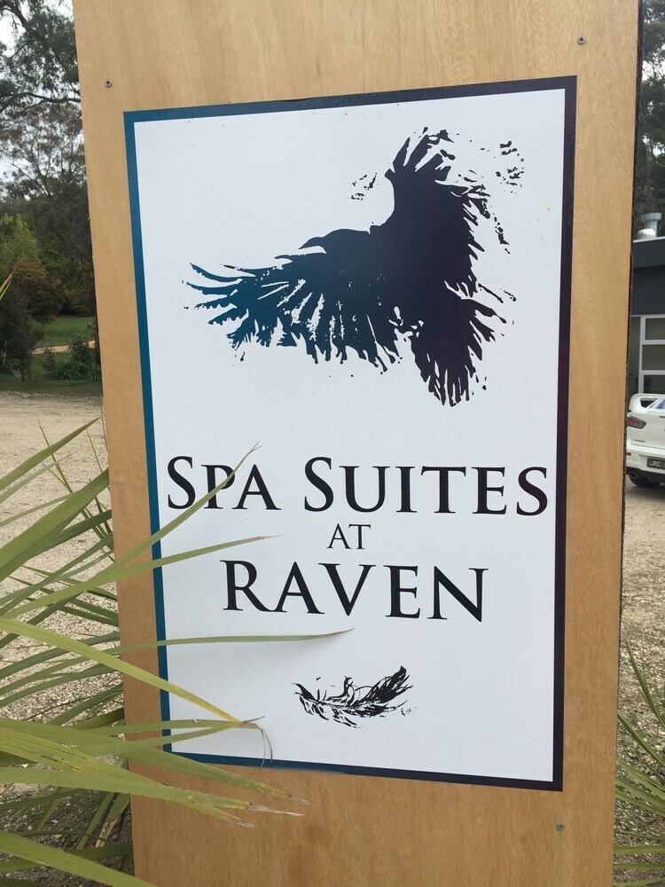 Hotel Spa Suites At Raven