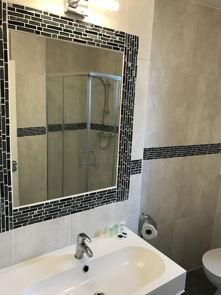 Shq Apartments