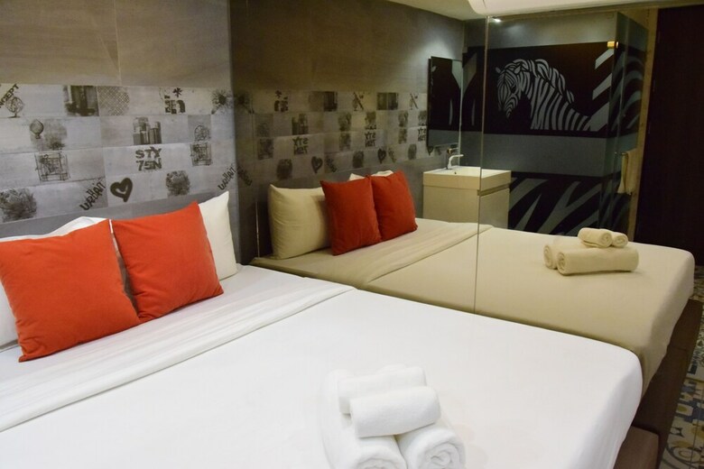 Hostal Double Five - Hostel