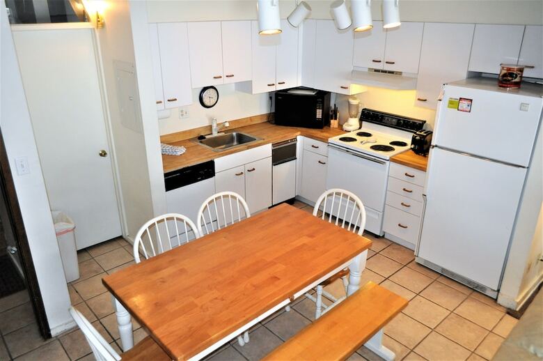 Snowflake 1 Bed Plus Den 2 Bath