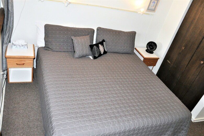 Snowflake 1 Bed Plus Den 2 Bath