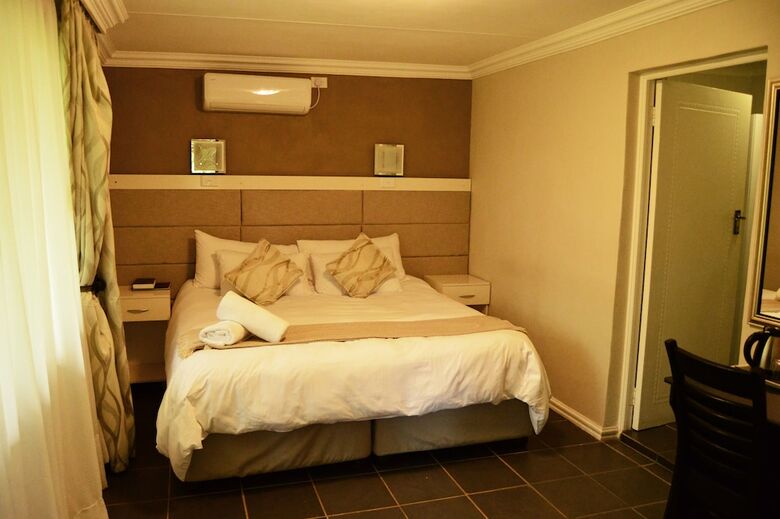 Hotel Crystal Rose Lodge