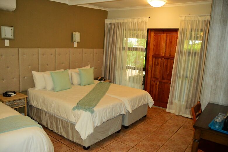 Hotel Crystal Rose Lodge