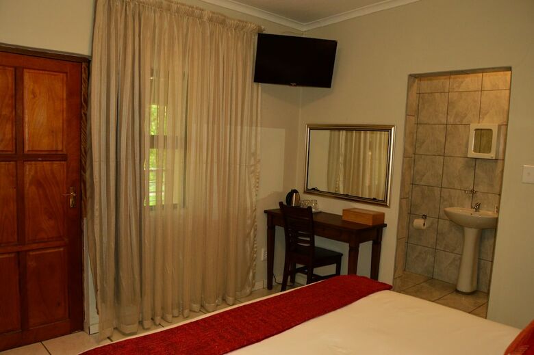 Hotel Crystal Rose Lodge
