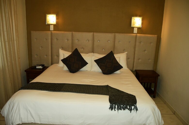 Hotel Crystal Rose Lodge