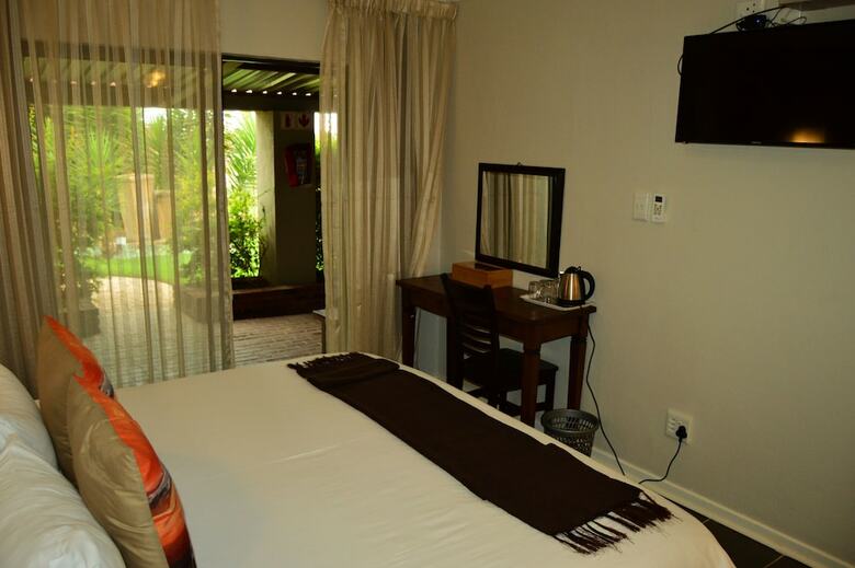 Hotel Crystal Rose Lodge