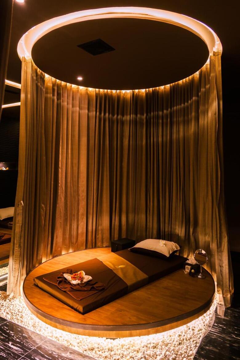 Grand 5 Hotel & Plaza Sukhumvit Bangkok