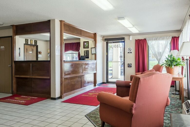 Hotel Econo Lodge North