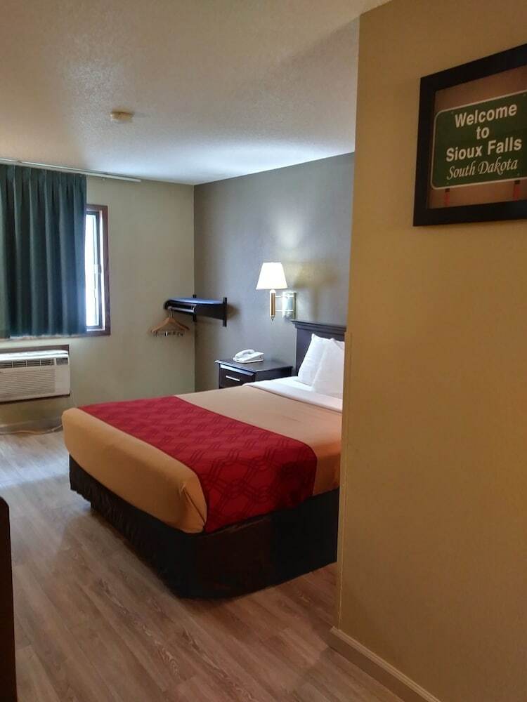 Hotel Econo Lodge North