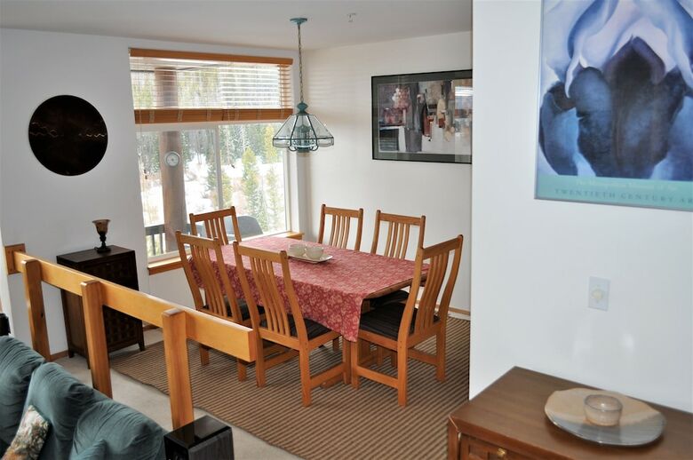 Forest Park 3 Bed 4 Bath Townhome