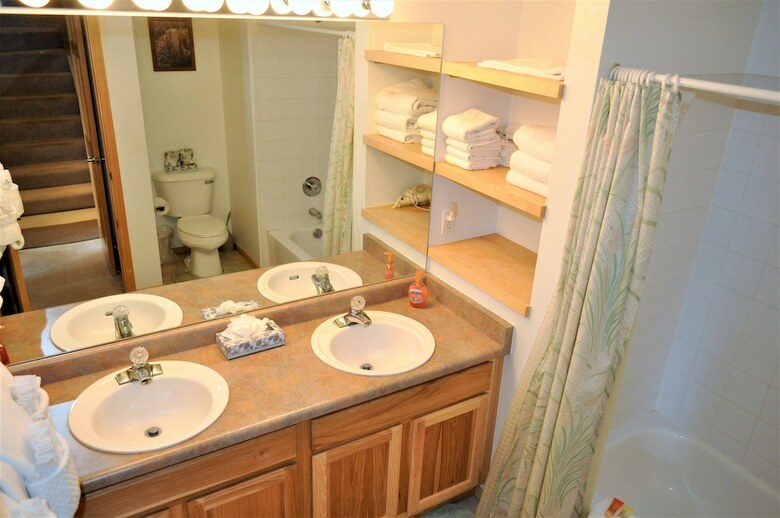 Forest Park 3 Bed 4 Bath Townhome