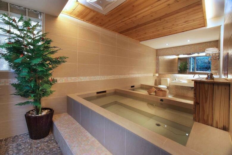 Green City Hotel
