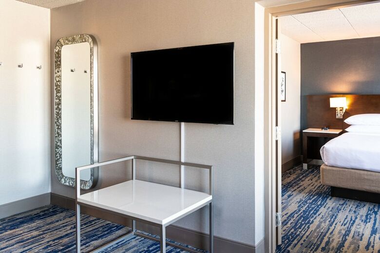 Delta Hotels By Marriott Detroit Metro Airport