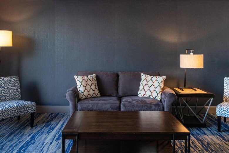 Delta Hotels By Marriott Detroit Metro Airport