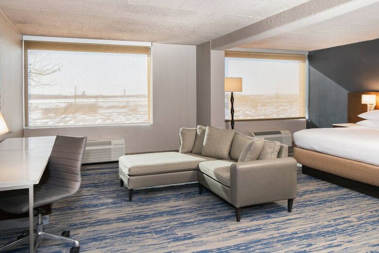 Delta Hotels By Marriott Detroit Metro Airport