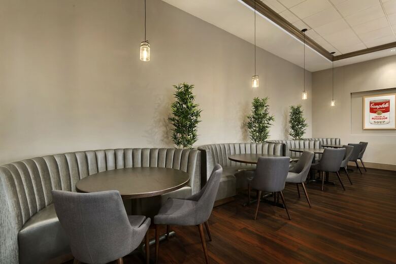 Delta Hotels By Marriott Detroit Metro Airport
