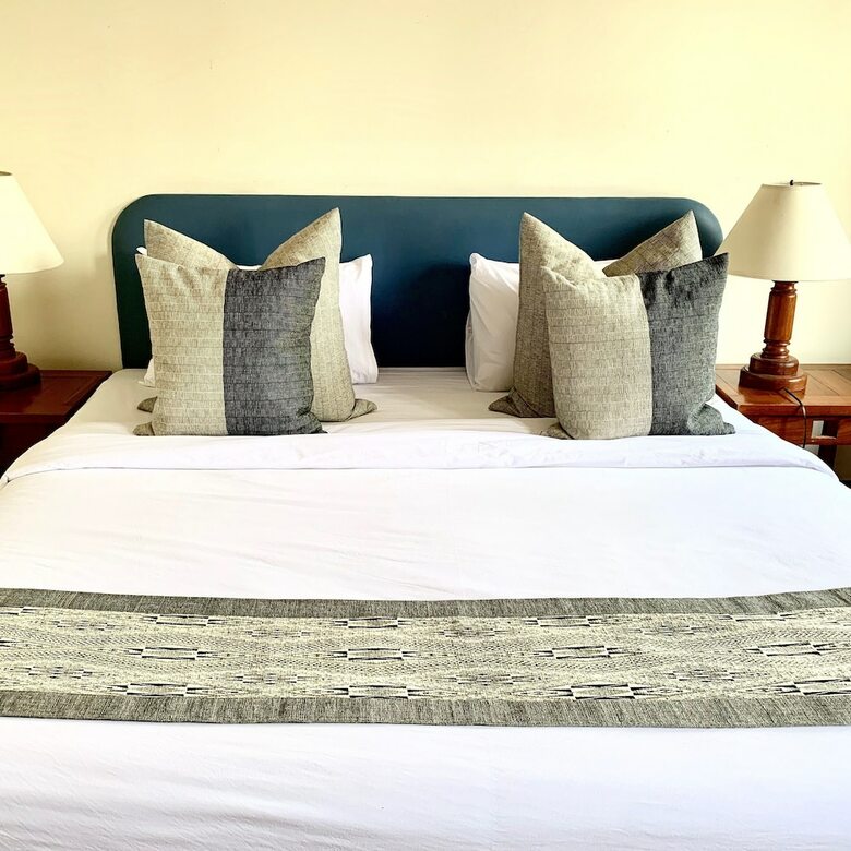 Riverhouse Hotel (The Teak House)