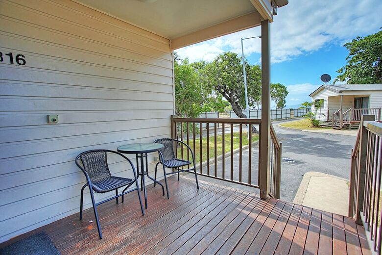 Cabana Big4 Rowes Bay Beachfront Holiday Park