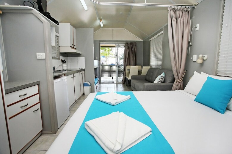 Cabana Big4 Rowes Bay Beachfront Holiday Park