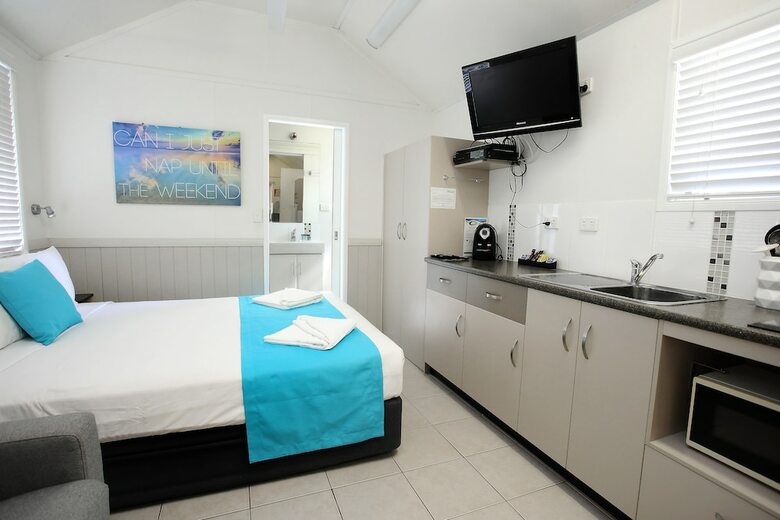 Cabana Big4 Rowes Bay Beachfront Holiday Park